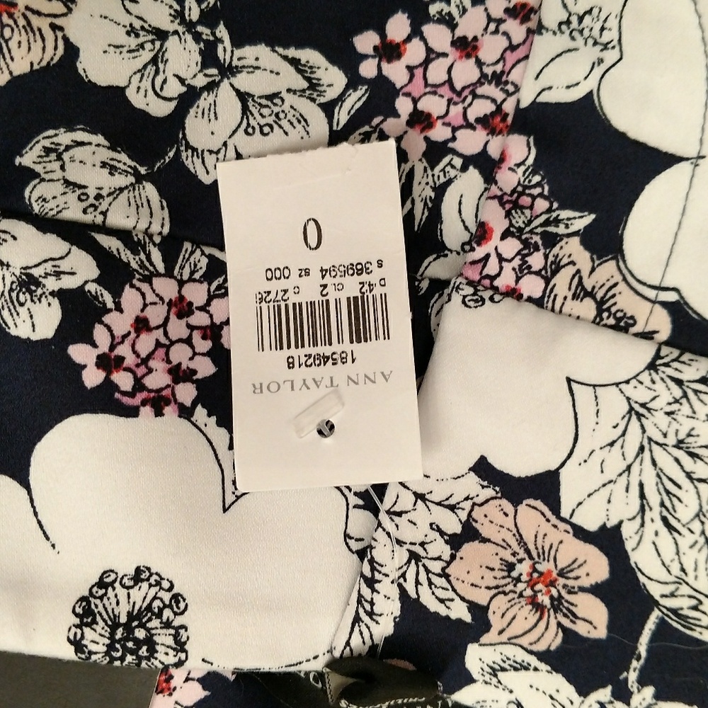 Ann Taylor floral ankle pants NWT - Picture 2 of 4